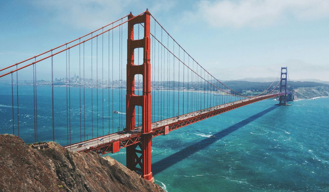 Die Golden Gate Bridge in San Francisco, ein ikonisches Ziel für einen unvergesslichen Auslandsaufenthalt in den USA.