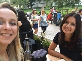 Franziska (right on the photo), student at Munich Business School, together with a friend during her semester abroad at Zagreb School of Economics and Management (ZSEM)