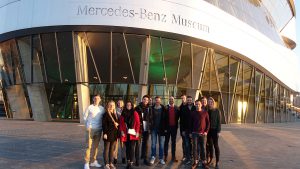 SBS Studenten im Mercedes Benz Museum Stuttgart