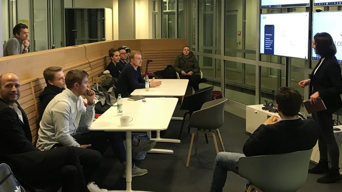 MBS students @ Lobeco Während des Workshops bei Lobeco erhielten die Studierenden spannende Einblicke in die Social-Media-Beratung und -Vermarktung von Unternehmen