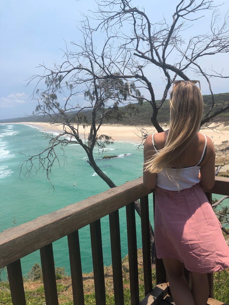 Back view of Miriam Stoll, student of Munich Business School, during her semester abroad in Australia