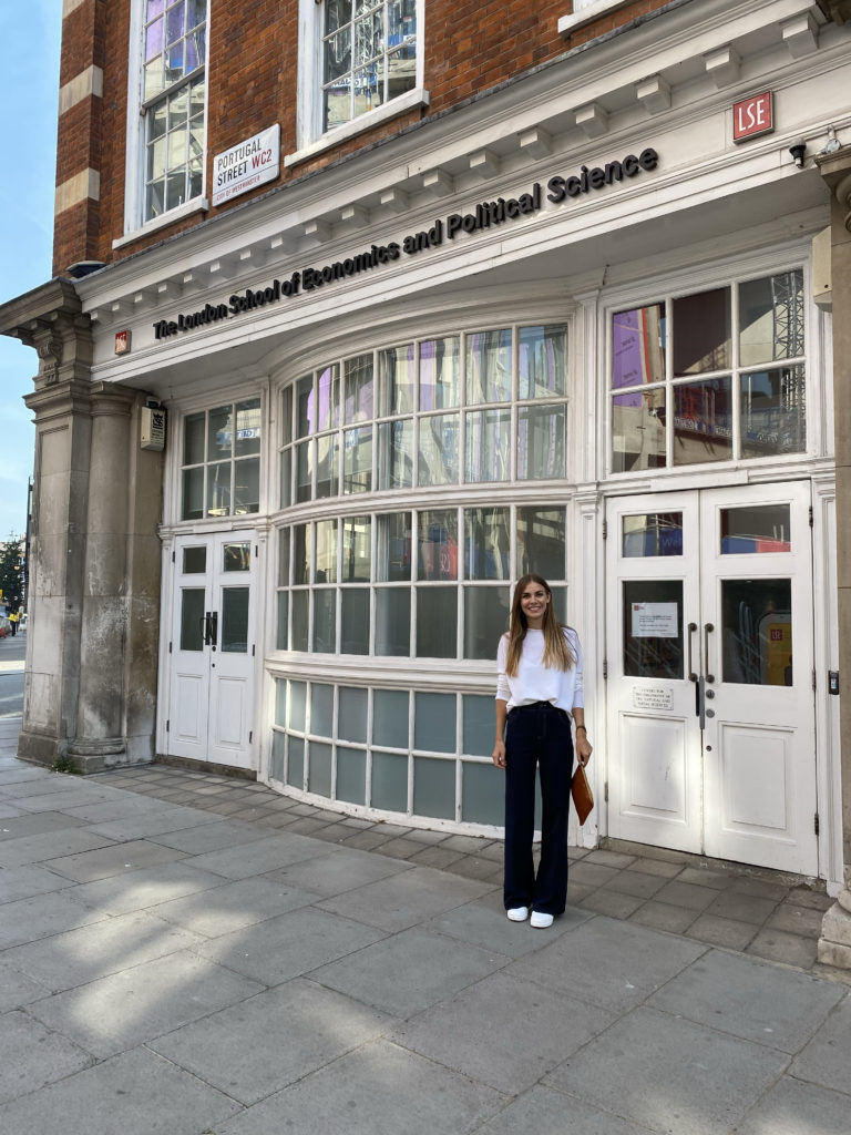 Lindas Brosig, alumna of Munich Business School, at the LSE campus