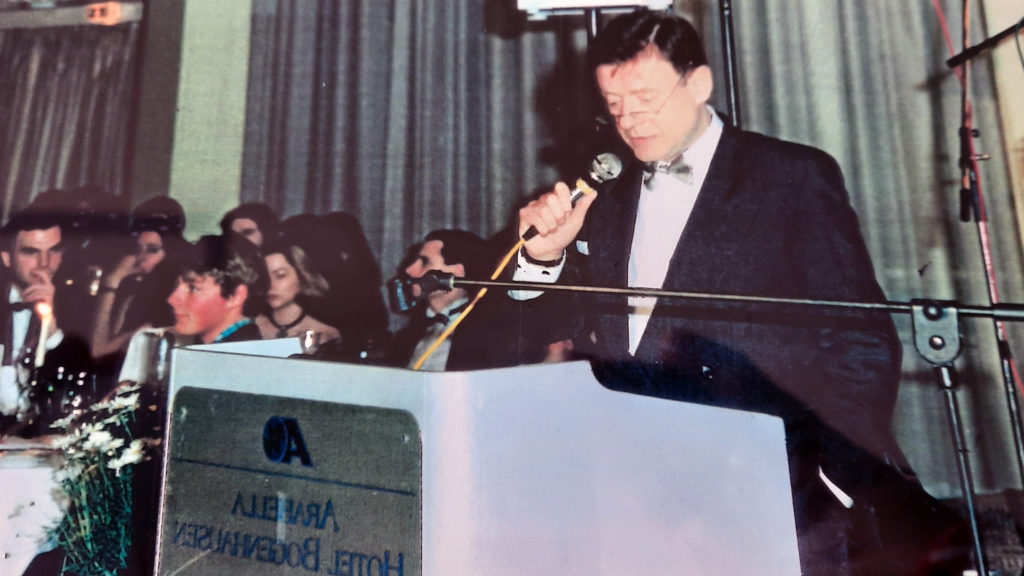 Jean-Jacques Ferrand, former director of Munich Business School, speaking to a group at the lectern