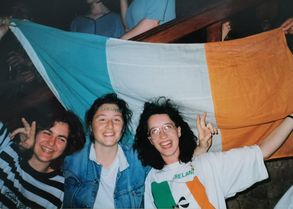 Jana Ribisch, alumna of Munich Business School, and friends with Irish flag during the League of Ireland