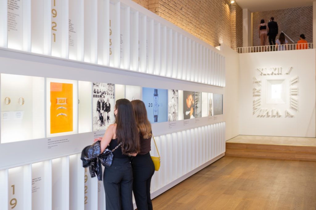 Students of Munich Business School viewing the interactive timeline at the Cartier TANK exhibition