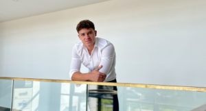 Portrait of Lucas Reischl, student of Munich Business School, during his internship at NCTE AG