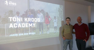 Jakob von der Wense and Prof. Dr. David Wagner in front of the Toni Kroos Academy presentation at Munich Business School