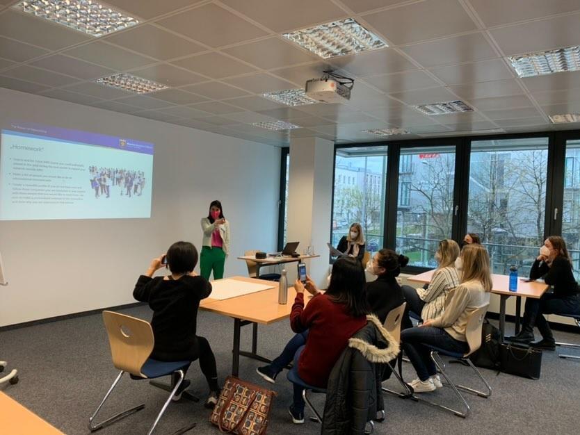 Workshop on networking with Isabell Hitzer and Dr. Christine Menges