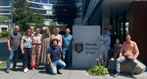 Partners of the YES! research project in front of the Munich Business School building
