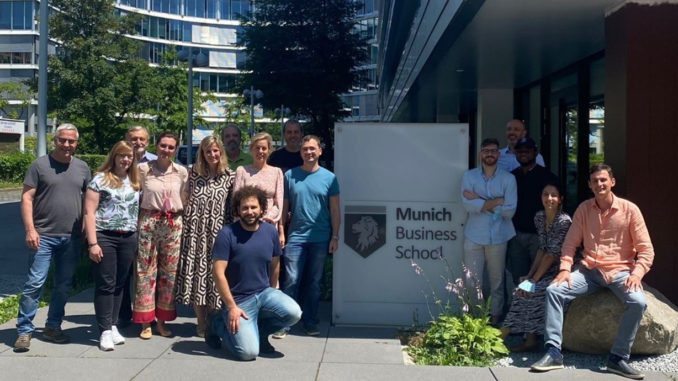 Partners of the YES! research project in front of the Munich Business School building