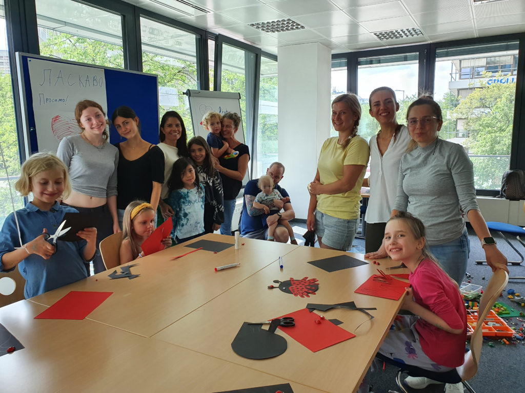 Intercultural crafts afternoon group photo