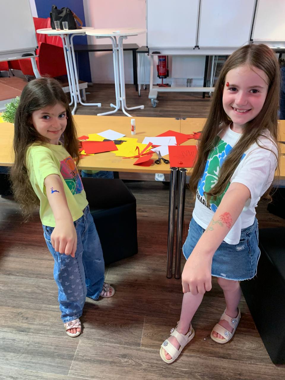 Two girls presenting their self adhesive tattoos