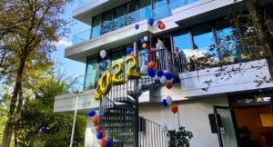 Façade of Munich Business School decorated with balloons for the semester opening