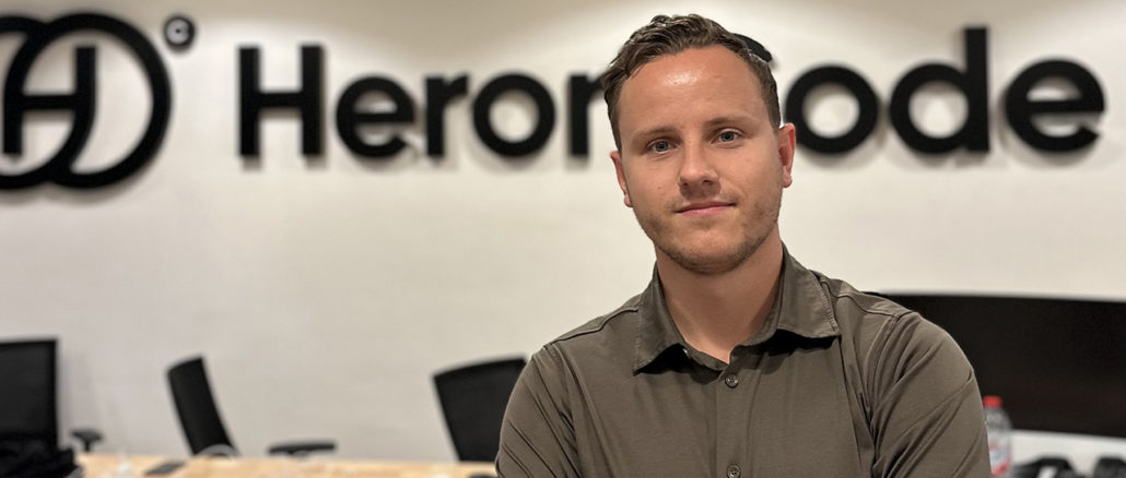 Headhunter Elias Scholz at the HeronCode office