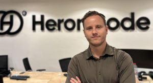 Headhunter at graduate of Munich Business School Elias Scholz at the HeronCode office