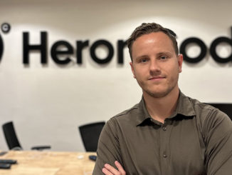 Headhunter at graduate of Munich Business School Elias Scholz at the HeronCode office
