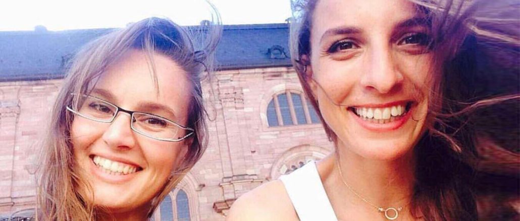 Jelena Novkovski, Head of the International Center at Munich Business School, (on the right) with her maid of honor whom she met during the buddy program