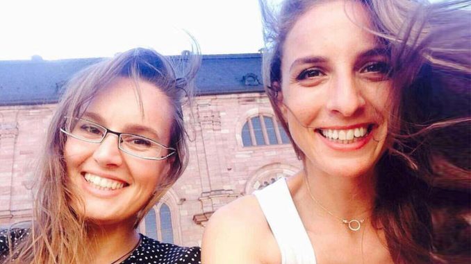 Munich Business School: Buddy Program Jelena Novkovski, Head of the International Center at Munich Business School, (on the right) with her maid of honor whom she met during the buddy program